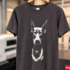 Schwarzes T-Shirt mit weißem DTF-Druck eines Dobermann-Kopfes
